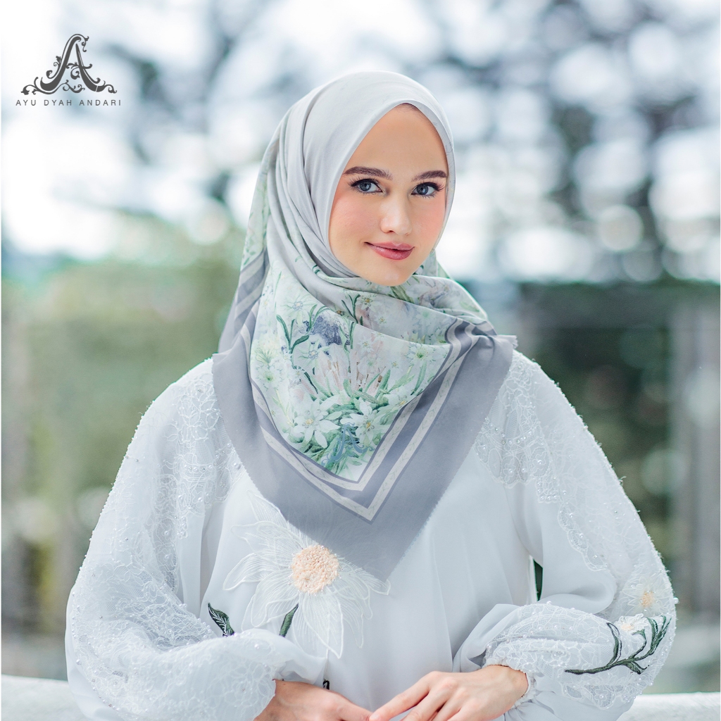 AYU DYAH ANDARI - Edelweiss Scarf
