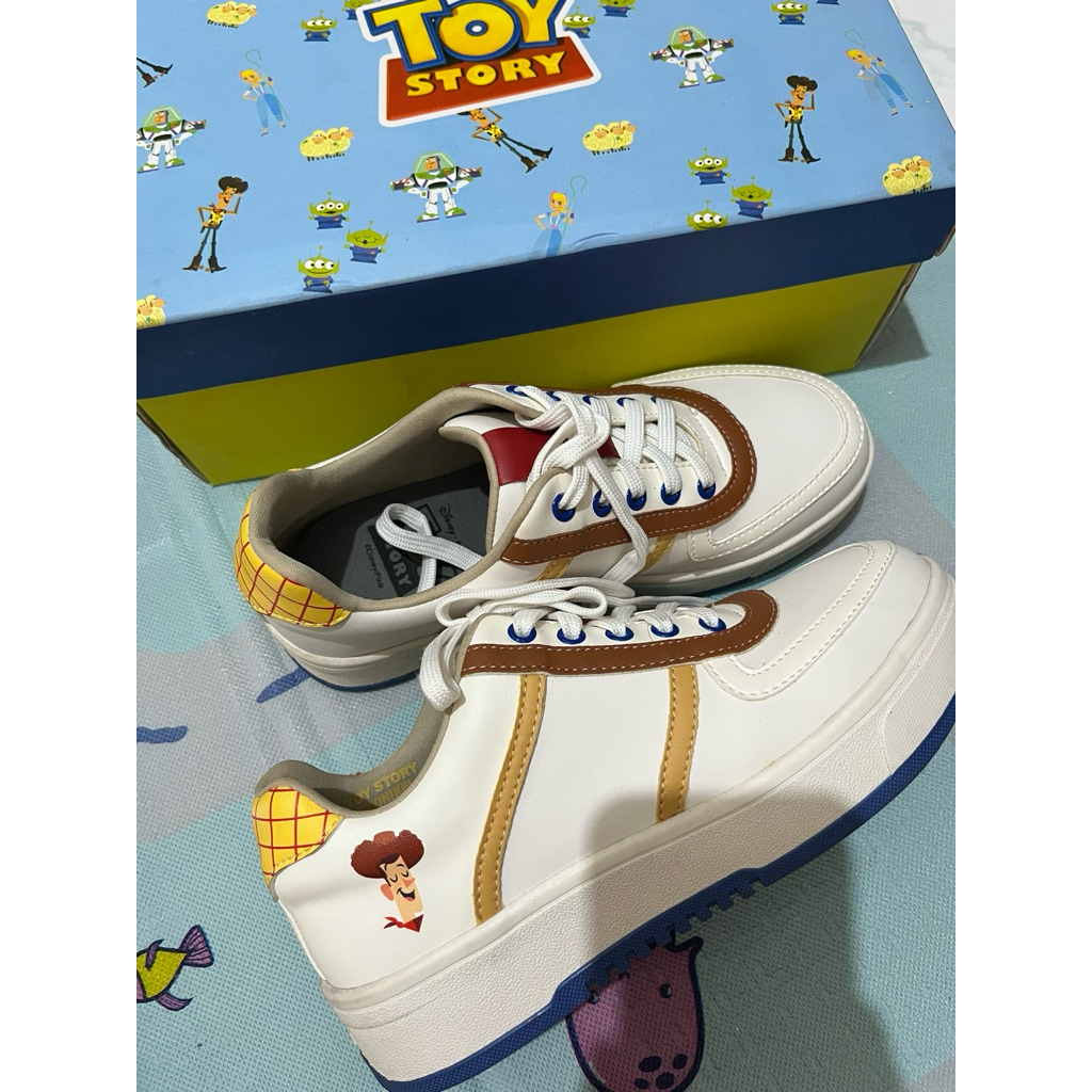 SEPATU TOY STORY