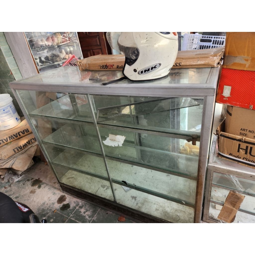 Etalase MURAH BEKAS ada 3 ukuran dan wastafel halmar ONLY SURABAYA