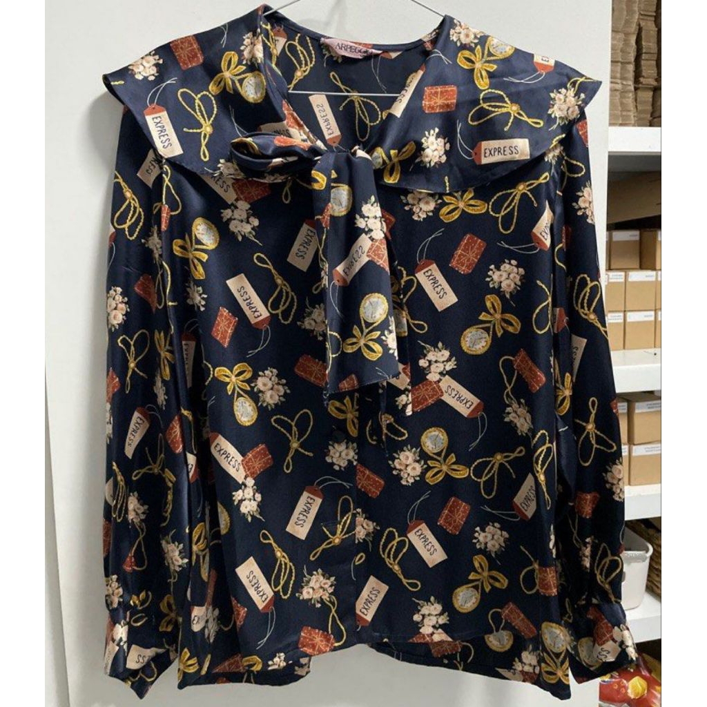 Kemeja Silk Satin Shirt Lengan Panjang Arpeggio Hitam Motif