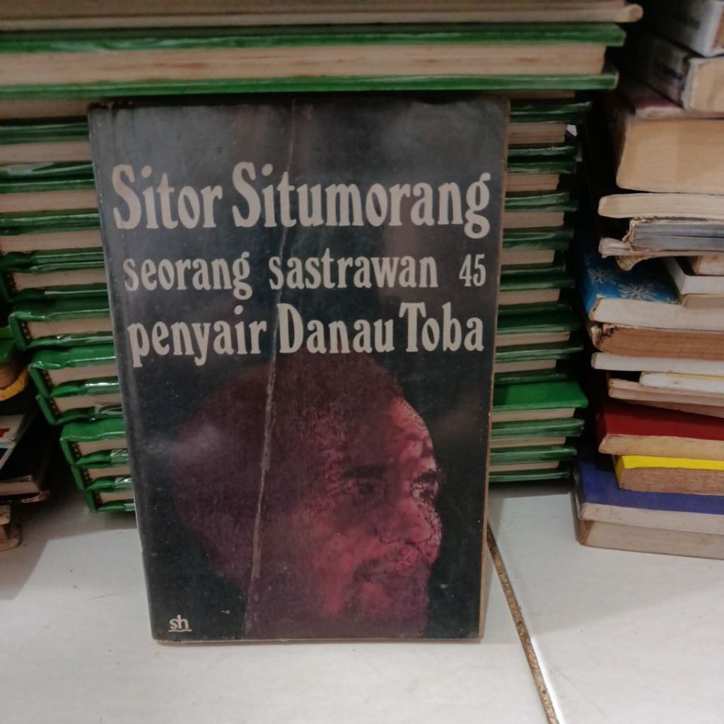 buku Sitor situmorang seorang penyair Danau toba