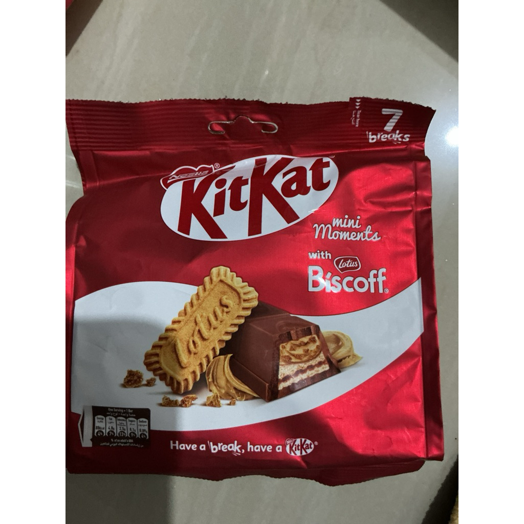 KITKAT MINI MOMENTS WITH LOTUS BISCOFF