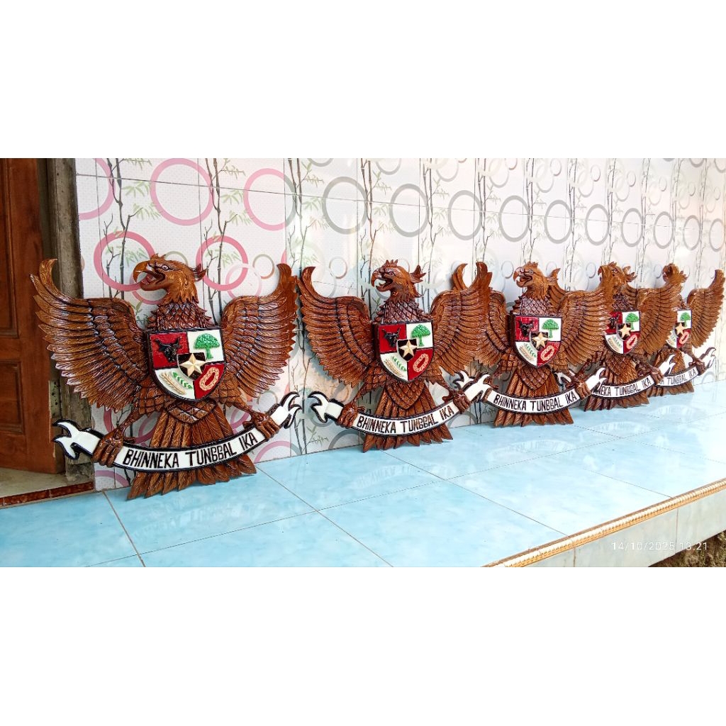 Hiasan dinding, Lambang Garuda dari kayu jati awet murah