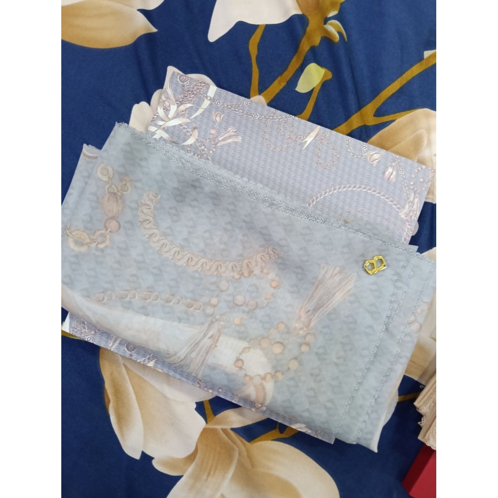 buttonscarves chain preloved