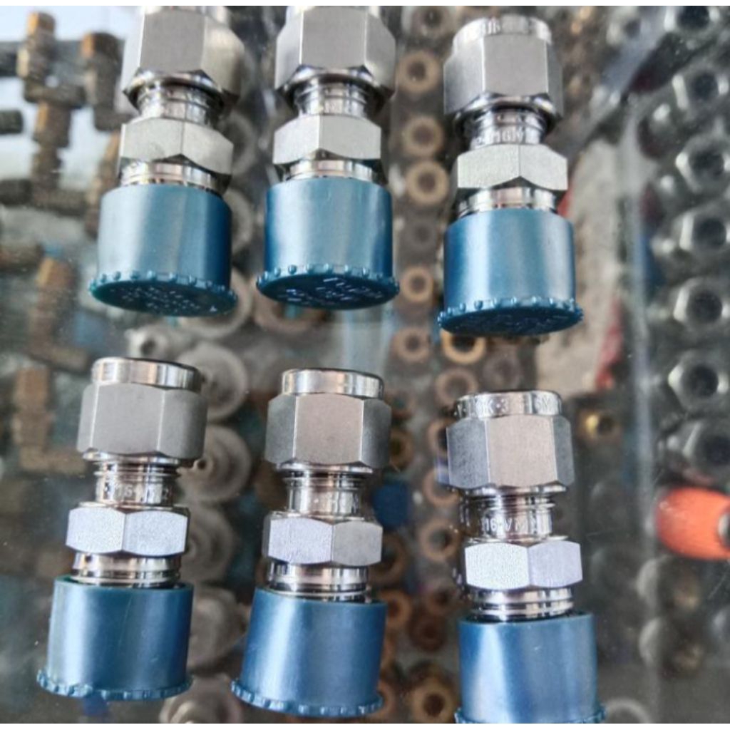 Male Connector 6MM OD x 1/4" NPT V-LOK