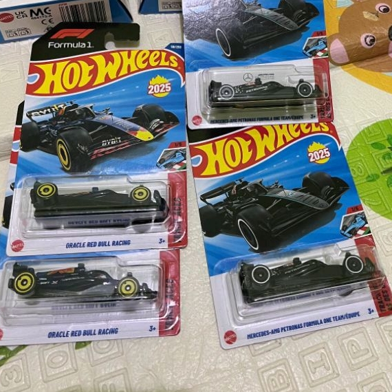 HOT WHEELS F1 ORACLE RED BULL/PETRONAS SEGEL