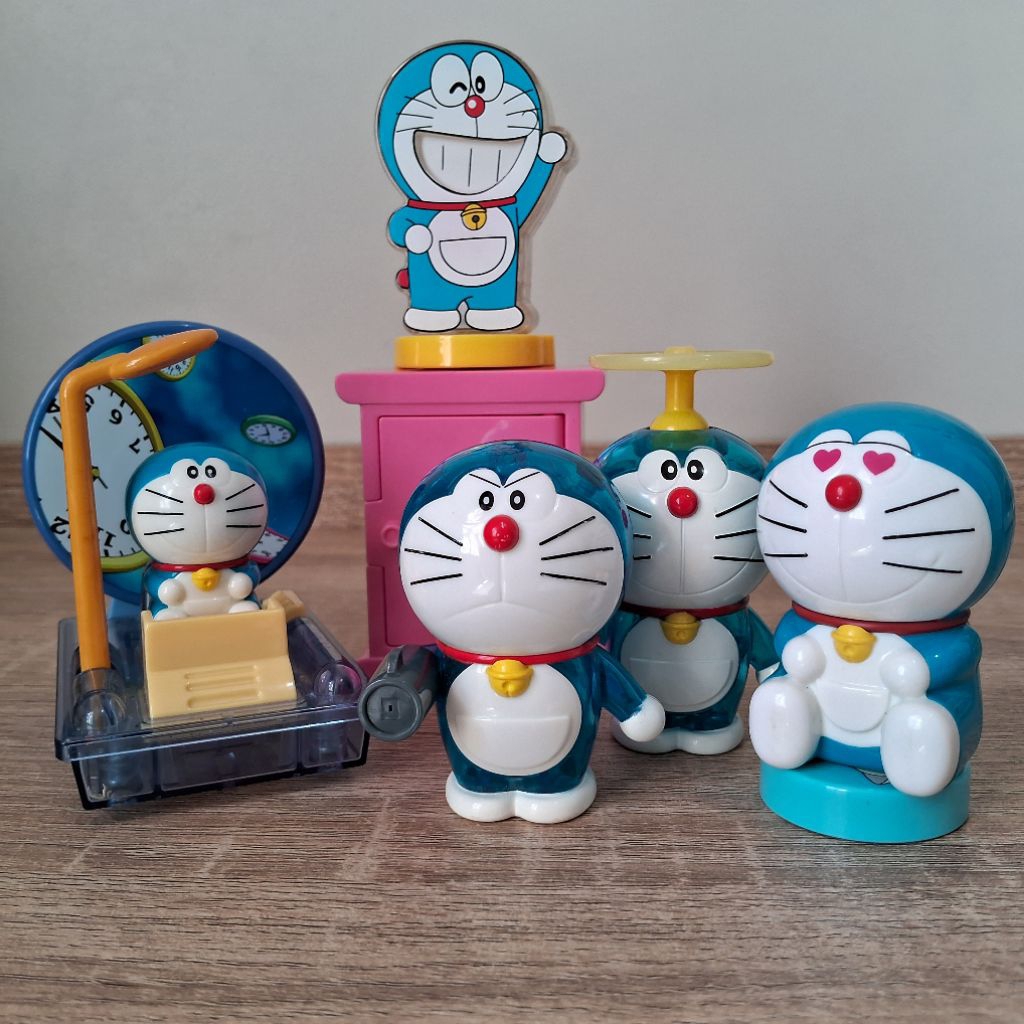 Set Happy Meal figure Doraemon