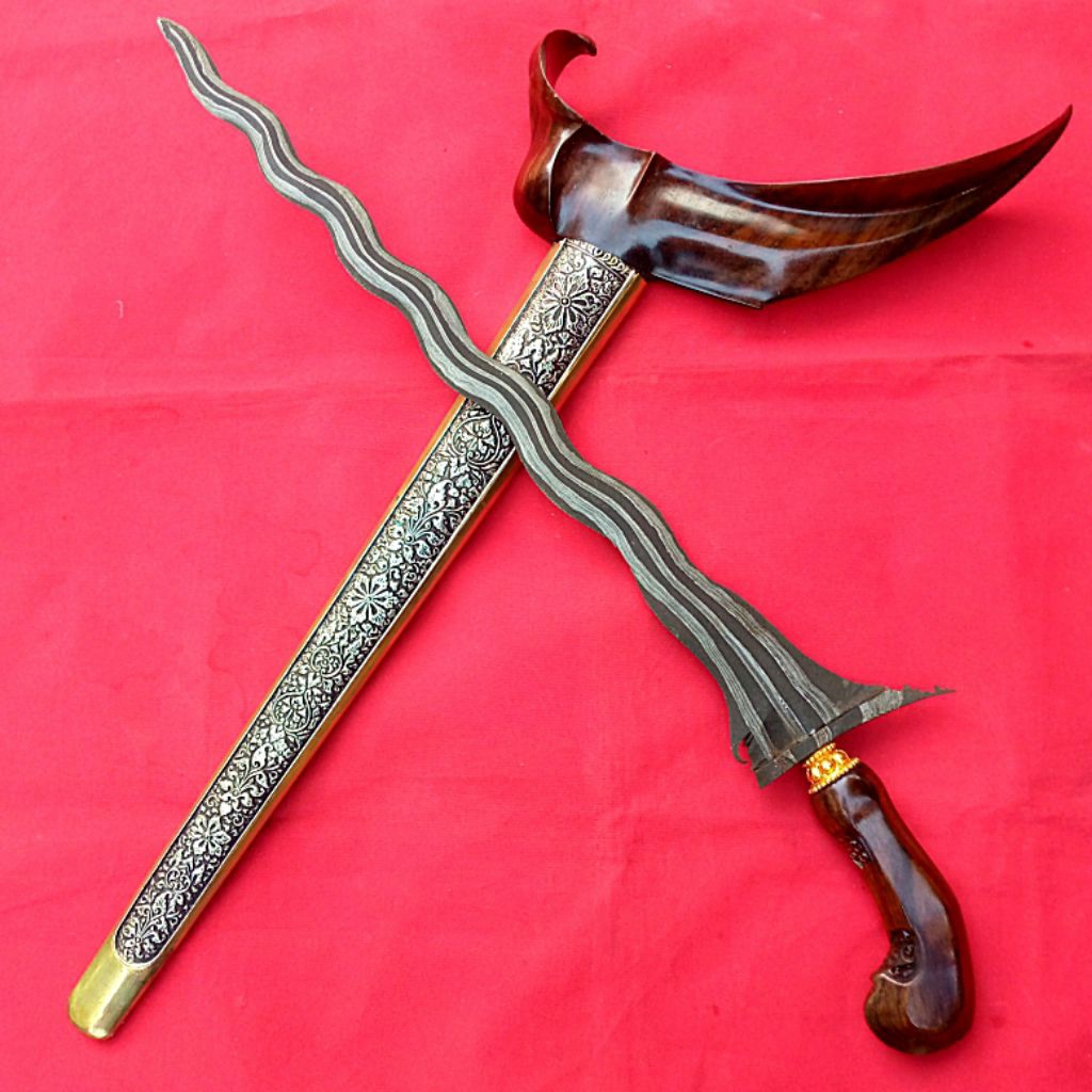 Dapur Sengkelat Luk 13 Pamor Tedjo Kinurung Tangguh Mataram Sepuh