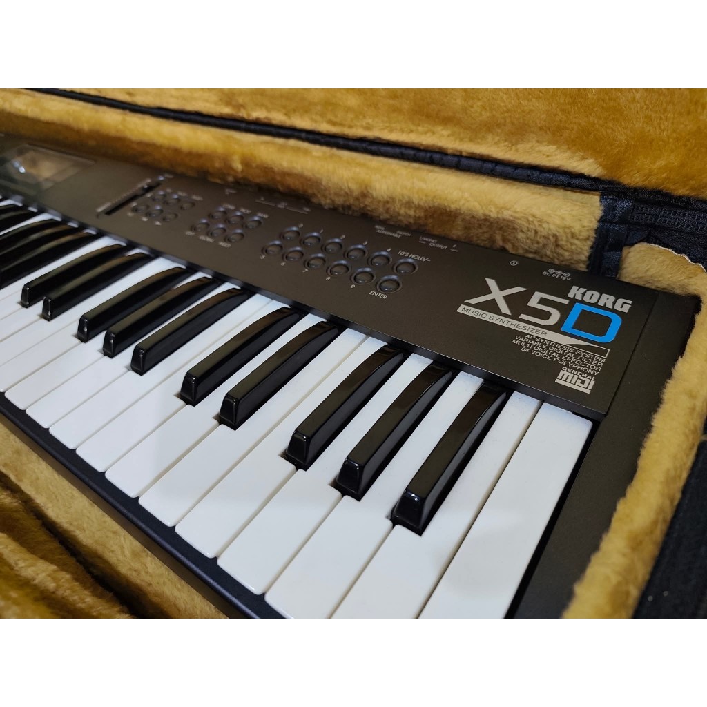 KORG X5D Synthesizer