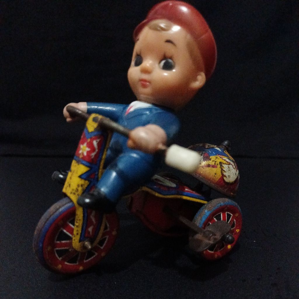 tin toys vintage boy on tricycle with bell antik