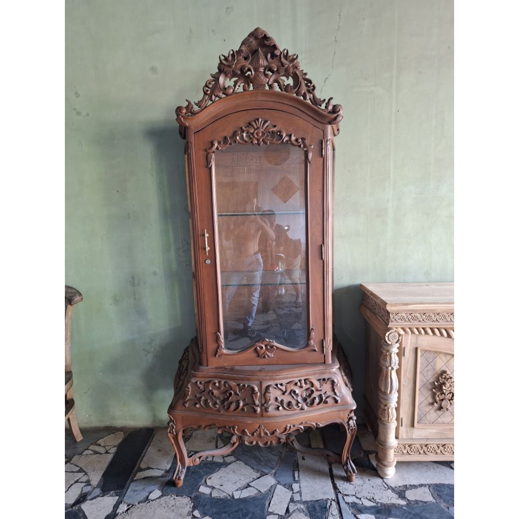 lemari kaca ukir Jepara antik vintage almari hias pajangan