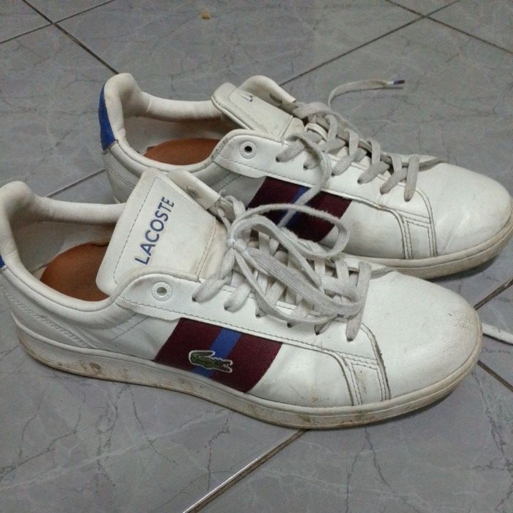 Sepatu Lacoste