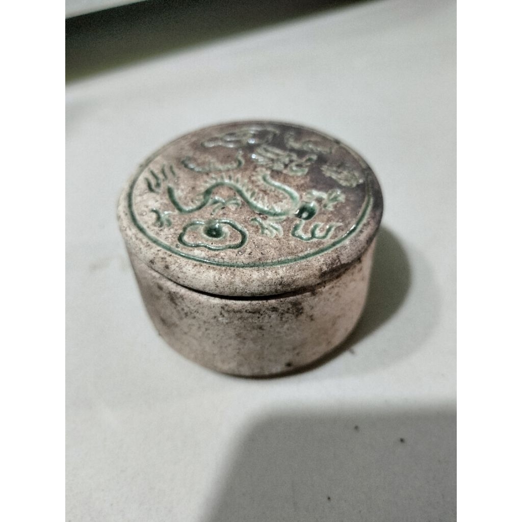 Tempat perhiasan kuno Naga keramik temuan sungai