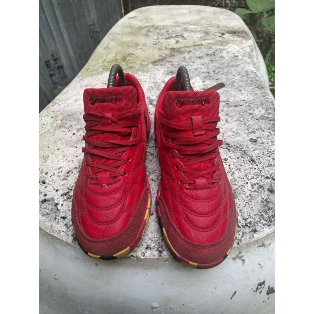 sepatu futsal ortus jogosala