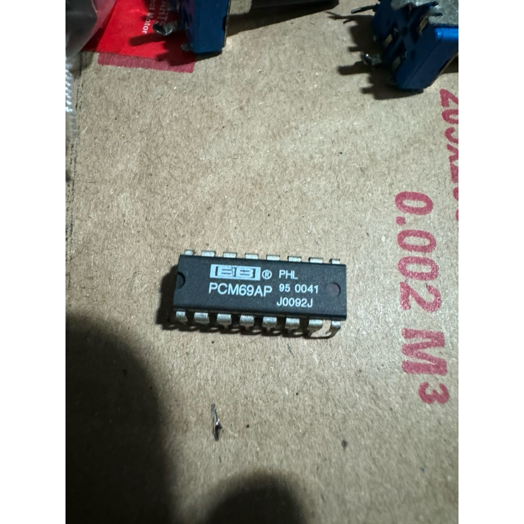IC DA Converter DLMS EV DX PCM69AP PCM69 AP original ic untuk converter dlms electrovoice