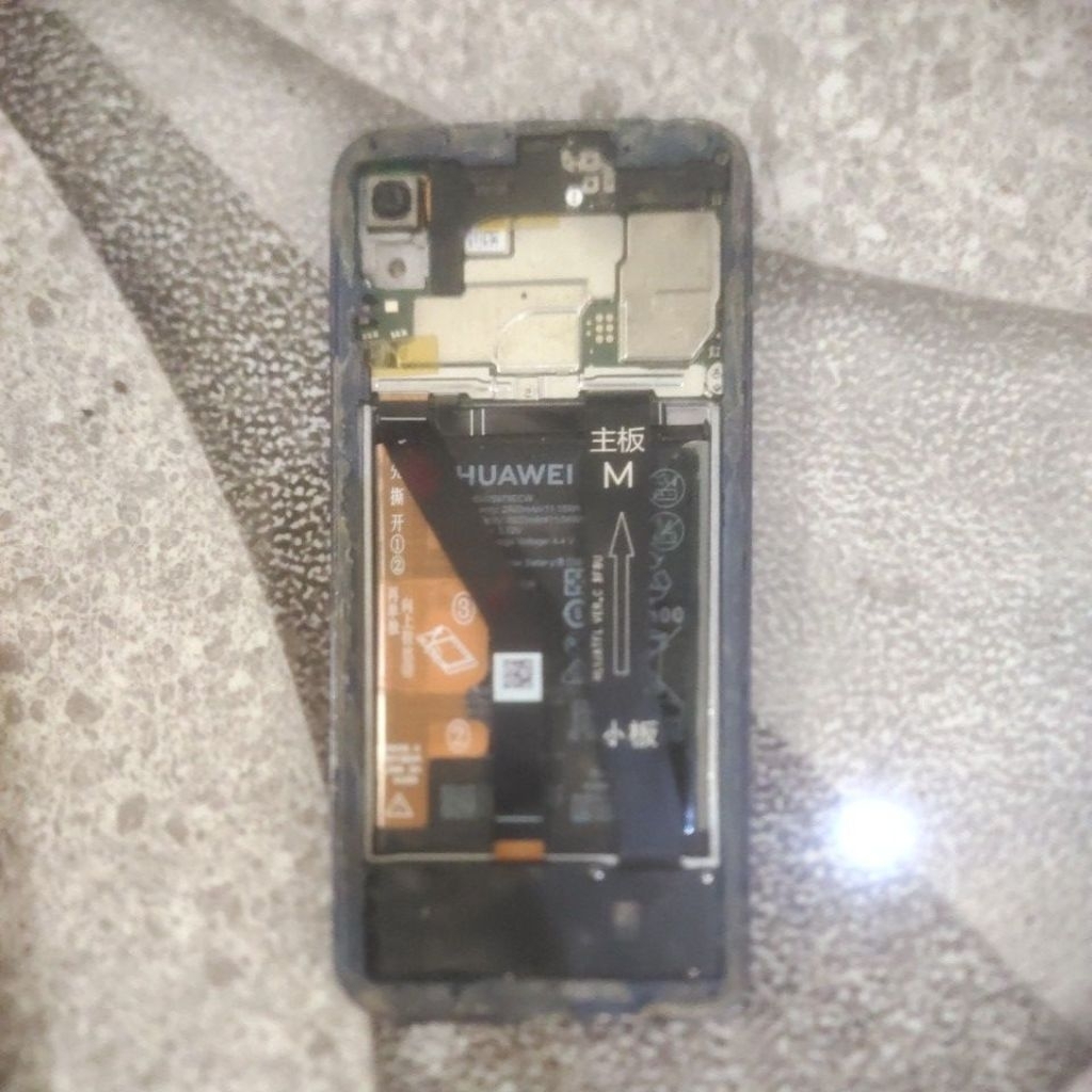 Huawei y6 pro 2019 ram 3/32 minus lcd pecah dan tak ada blekdor