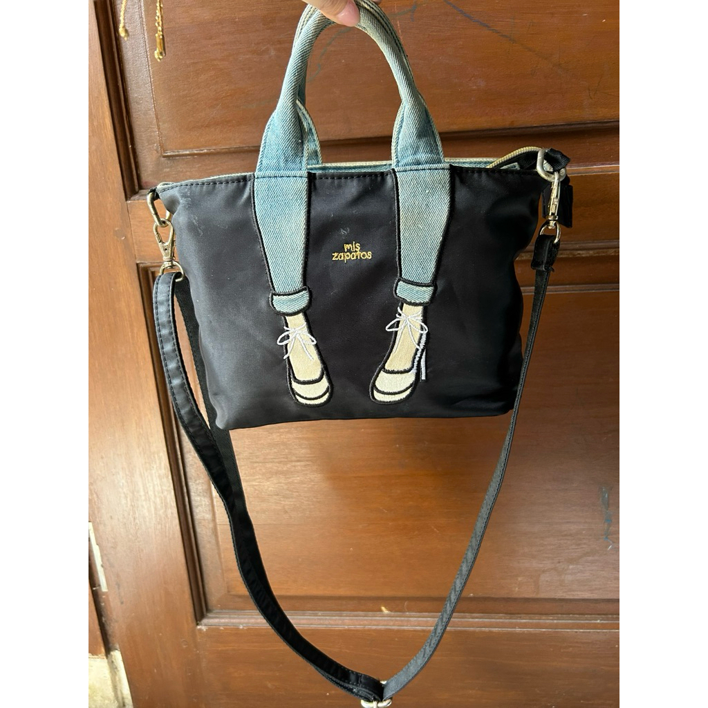 Mis Zapatos Sling Bag