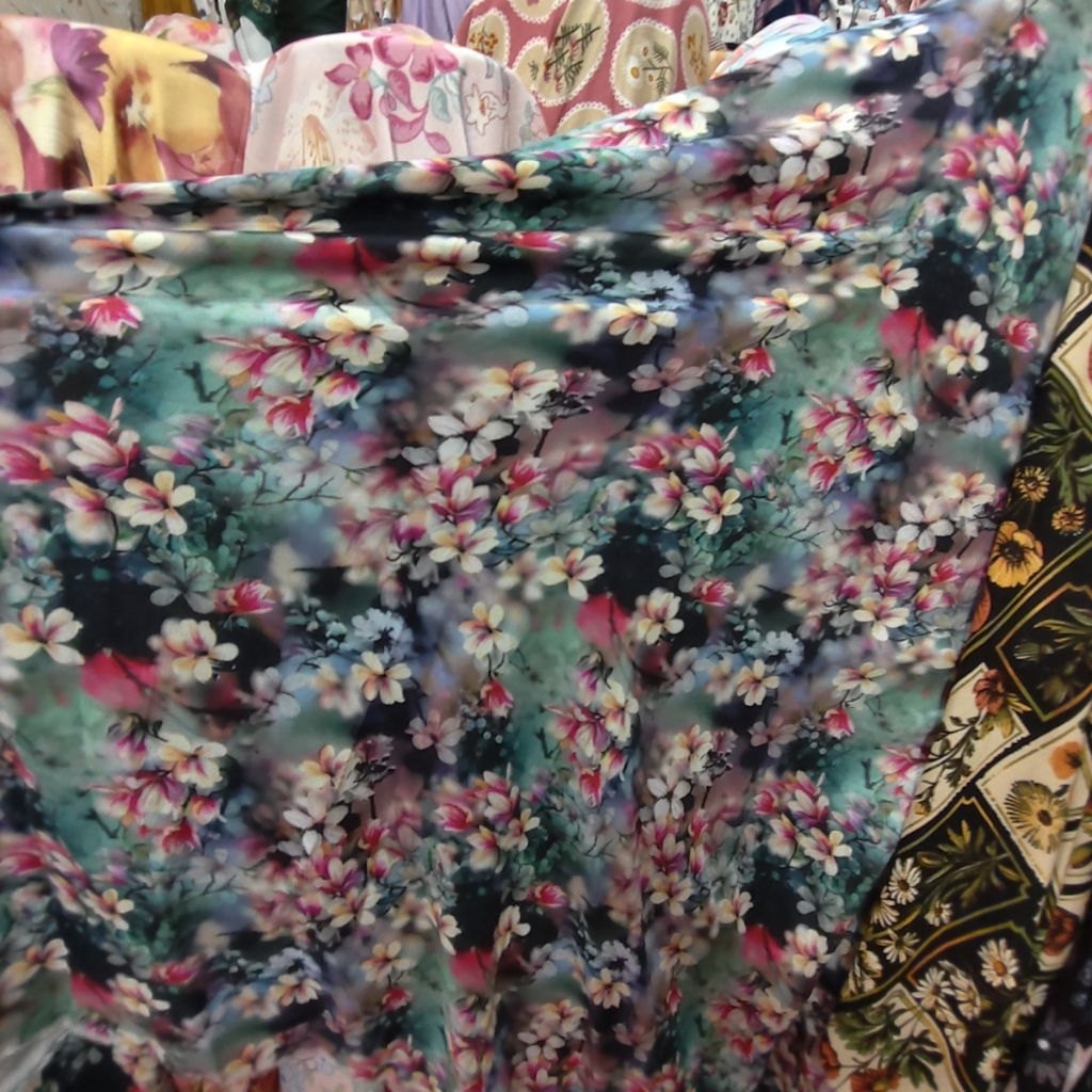 KAIN RAYON VISCOSE PREMIUM MOTIF BUNGA BESAR - KAIN RAYON MOTIF KEMBANG BESAR HARGA PERSETENGAH METE