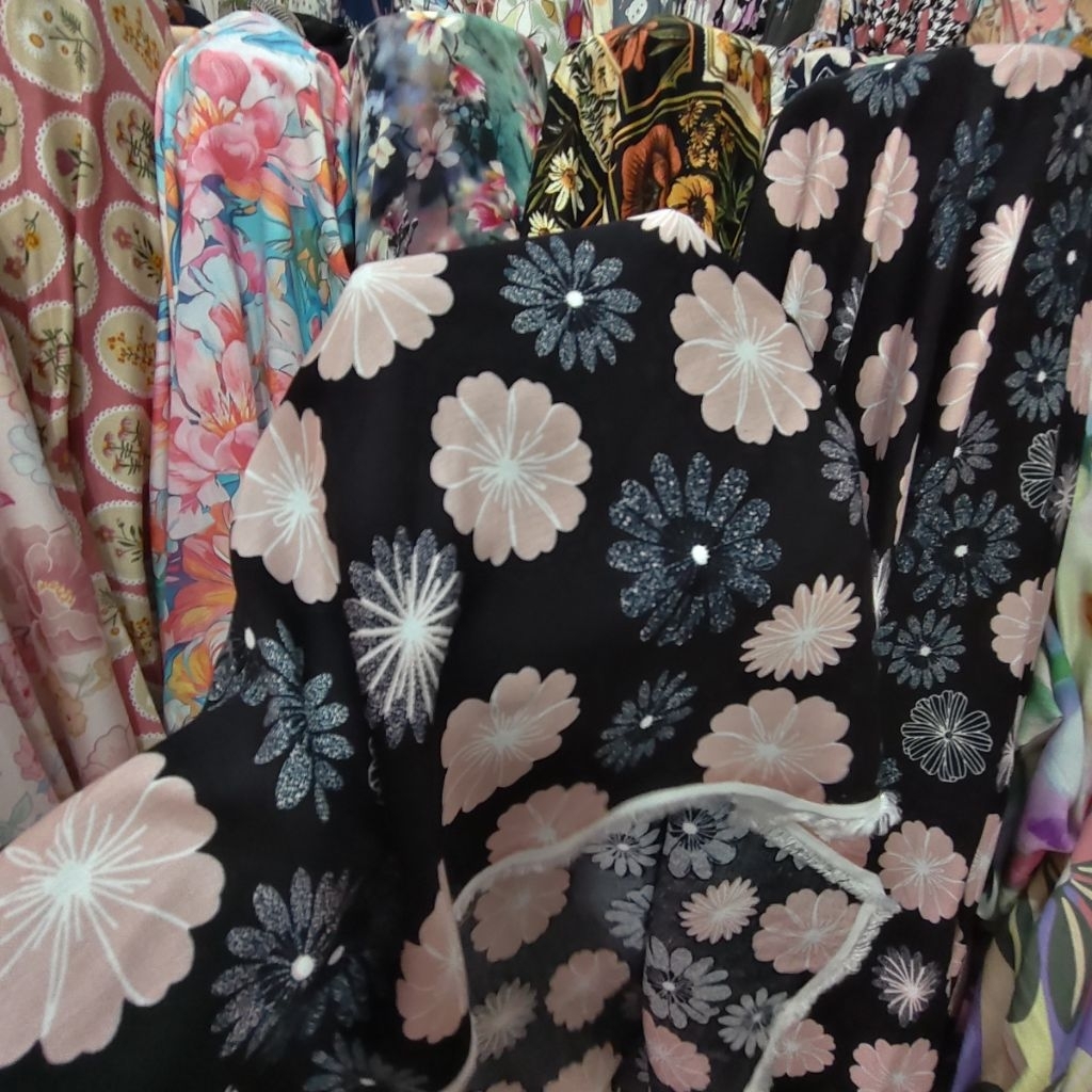 KAIN RAYON VISCOSE PREMIUM MOTIF BUNGA BESAR - KAIN RAYON MOTIF KEMBANG BESAR HARGA PERSETENGAH METE