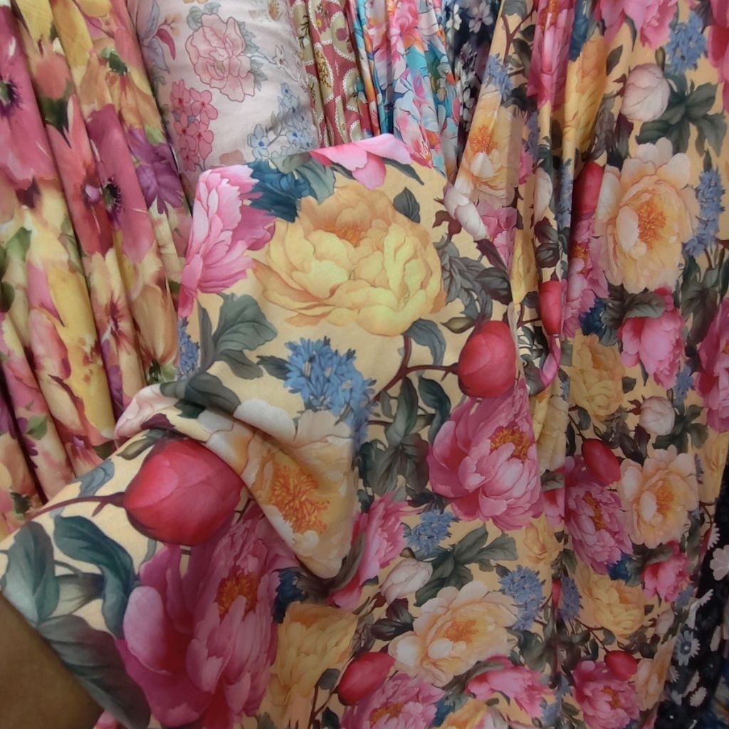 KAIN RAYON VISCOSE PREMIUM MOTIF BUNGA BESAR - KAIN RAYON MOTIF KEMBANG BESAR HARGA PERSETENGAH METE