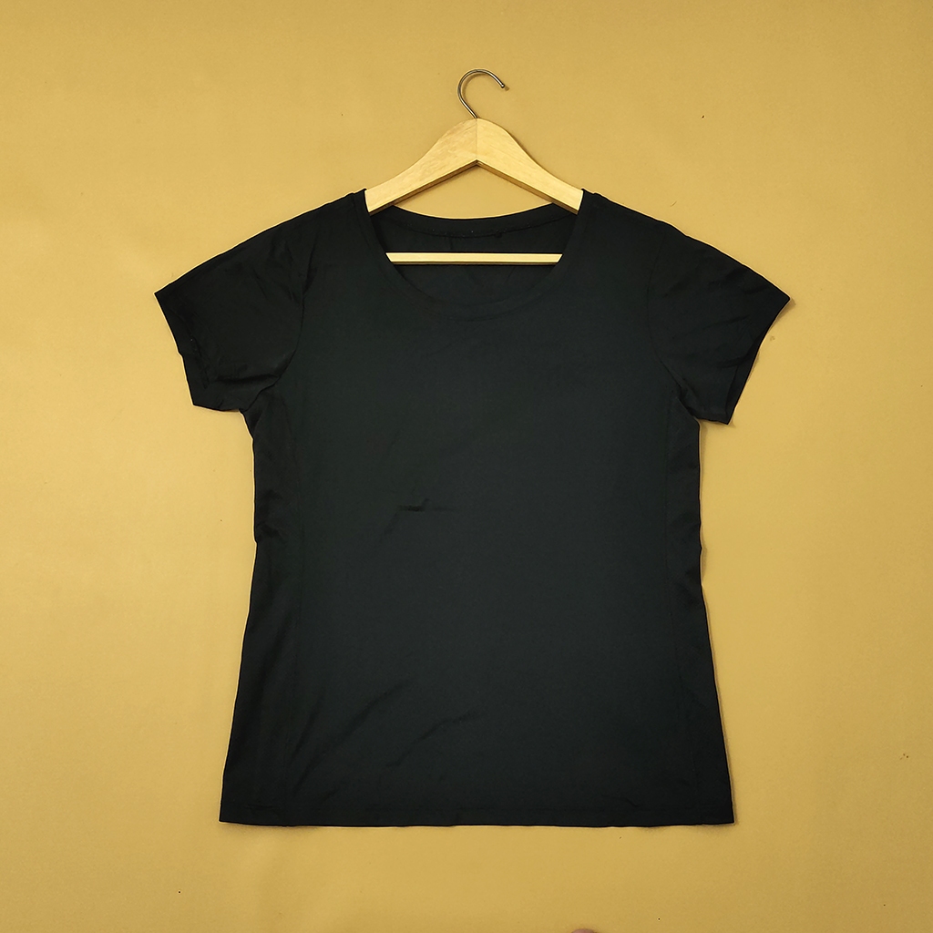 Uniqlo-Dry 61x46 Kaos Sport Wanita