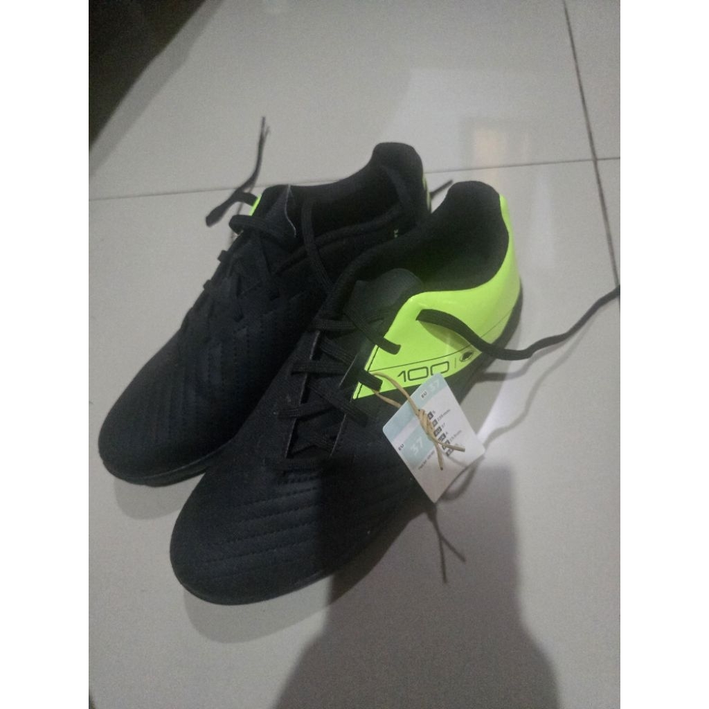 Sepatu Futsal Anak Decathlon New bukan Second Preloved Size 37