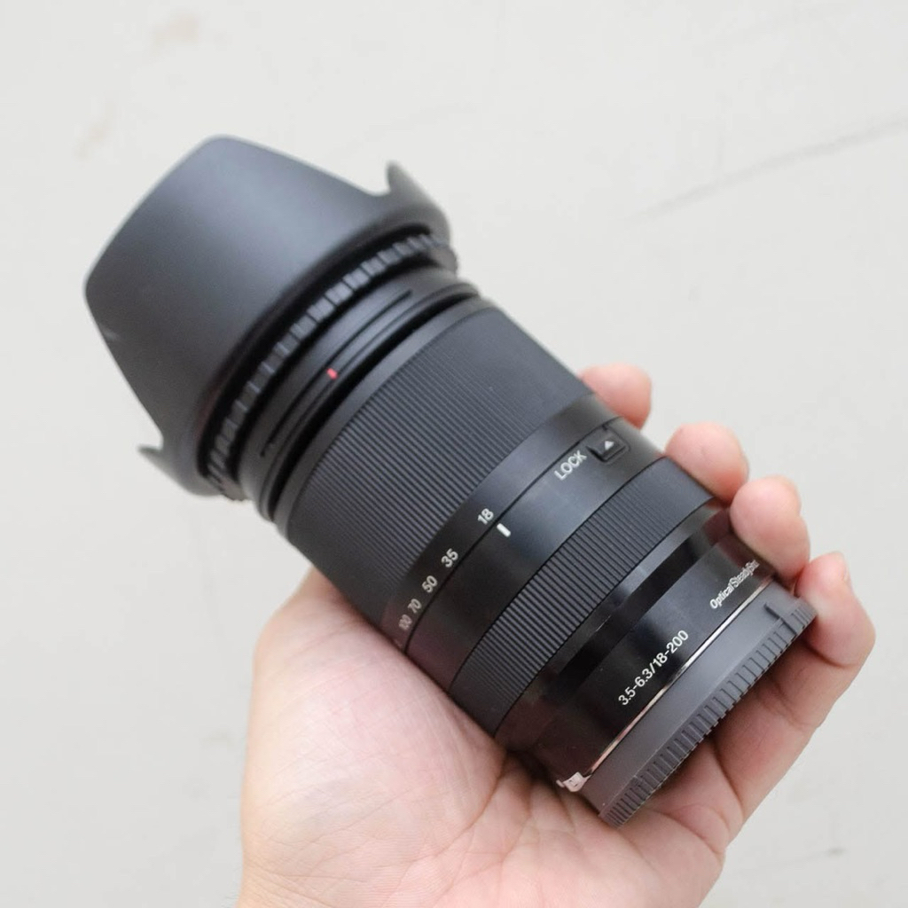 SONY E 18-200MM OSS LIKE NEW/Sony 18-200mm OSS/Lensa Sony 18-200MM OSS mulus murah