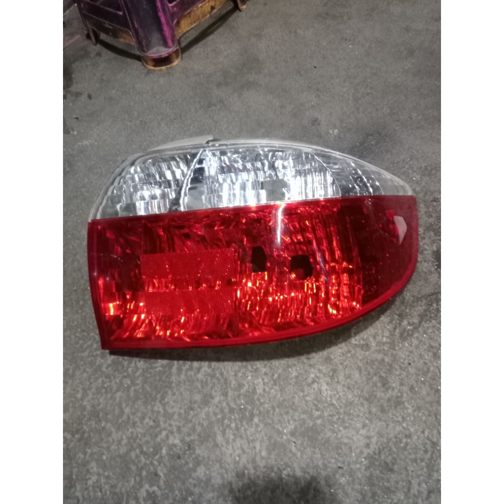 stoplam lampu belakang mobil Toyota Vios gen 1