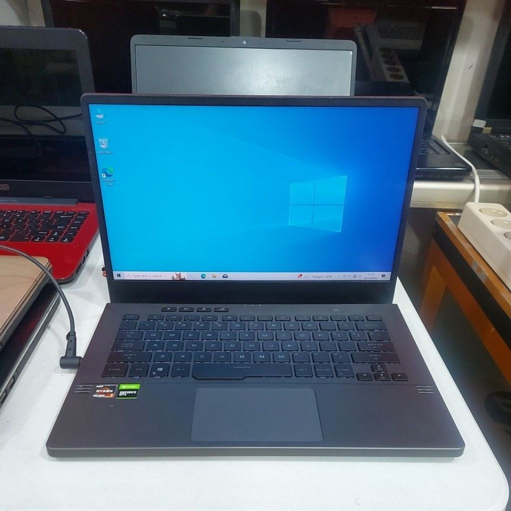 Laptop Asus ROG ZEPHYRUS G14  gtx 1650 GA40I AMD Ryzen 7 4800HS with Radeon Graphics Ram 8gb ssd 512