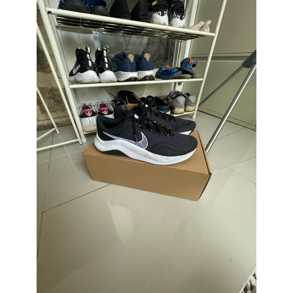Nike Men’s Legend Essential 3 Next Nature - Sneakers Pria Sepatu Fitness Gym