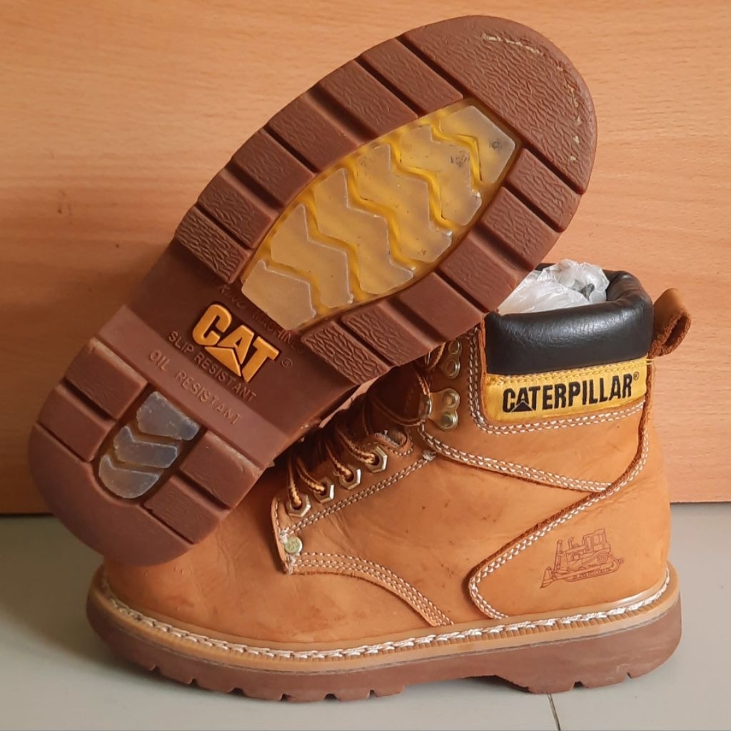 Sepatu Caterpillar 40