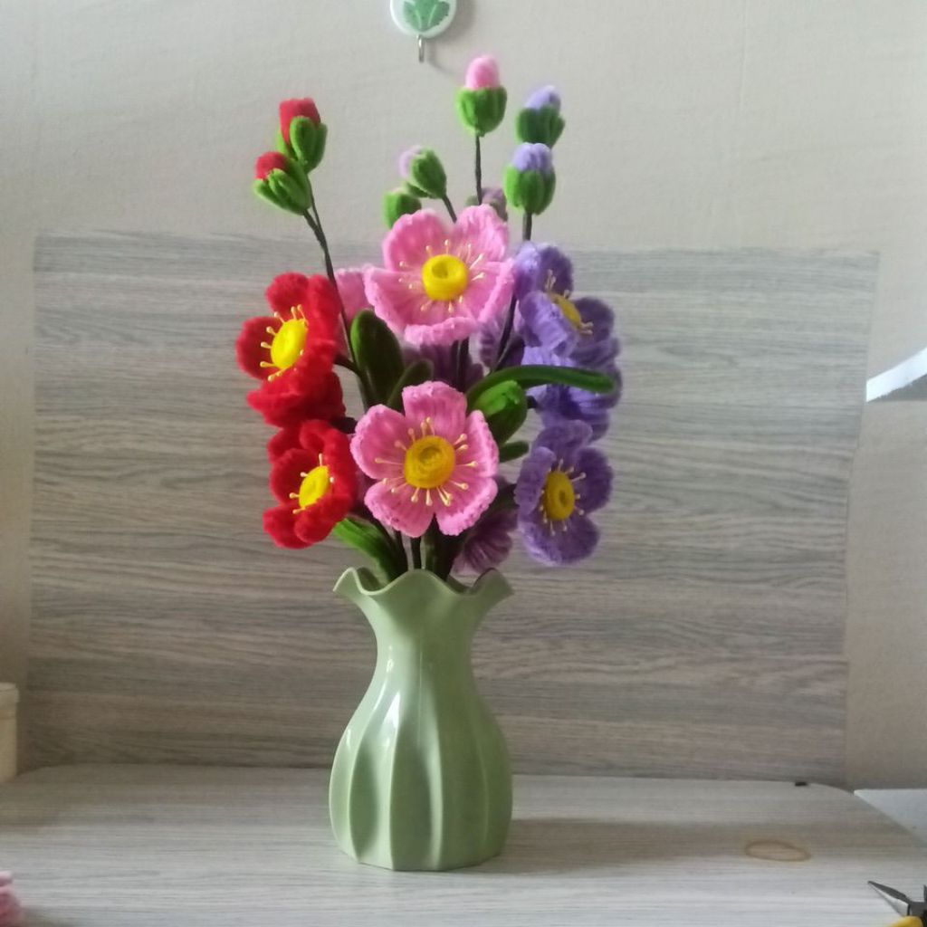 bunga dari kawat bulu untuk hiasan di meja ruang tamu / rak bunga di bagian sudut rumah