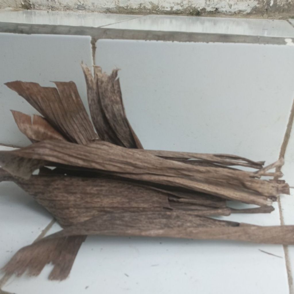 Daun Pisang Kering / Kelaras Daun Pisang
