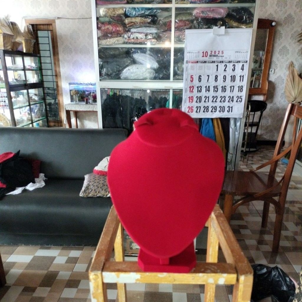 Display perhiasan manekin