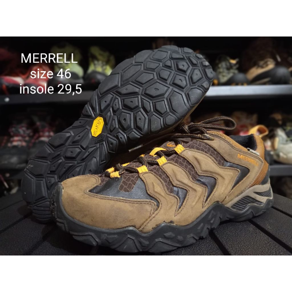 sepatu outdoor thrifting