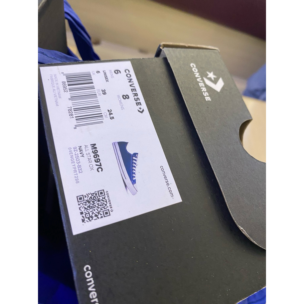 Preloved Sepatu converse navy m9697c chuck taylor size 39