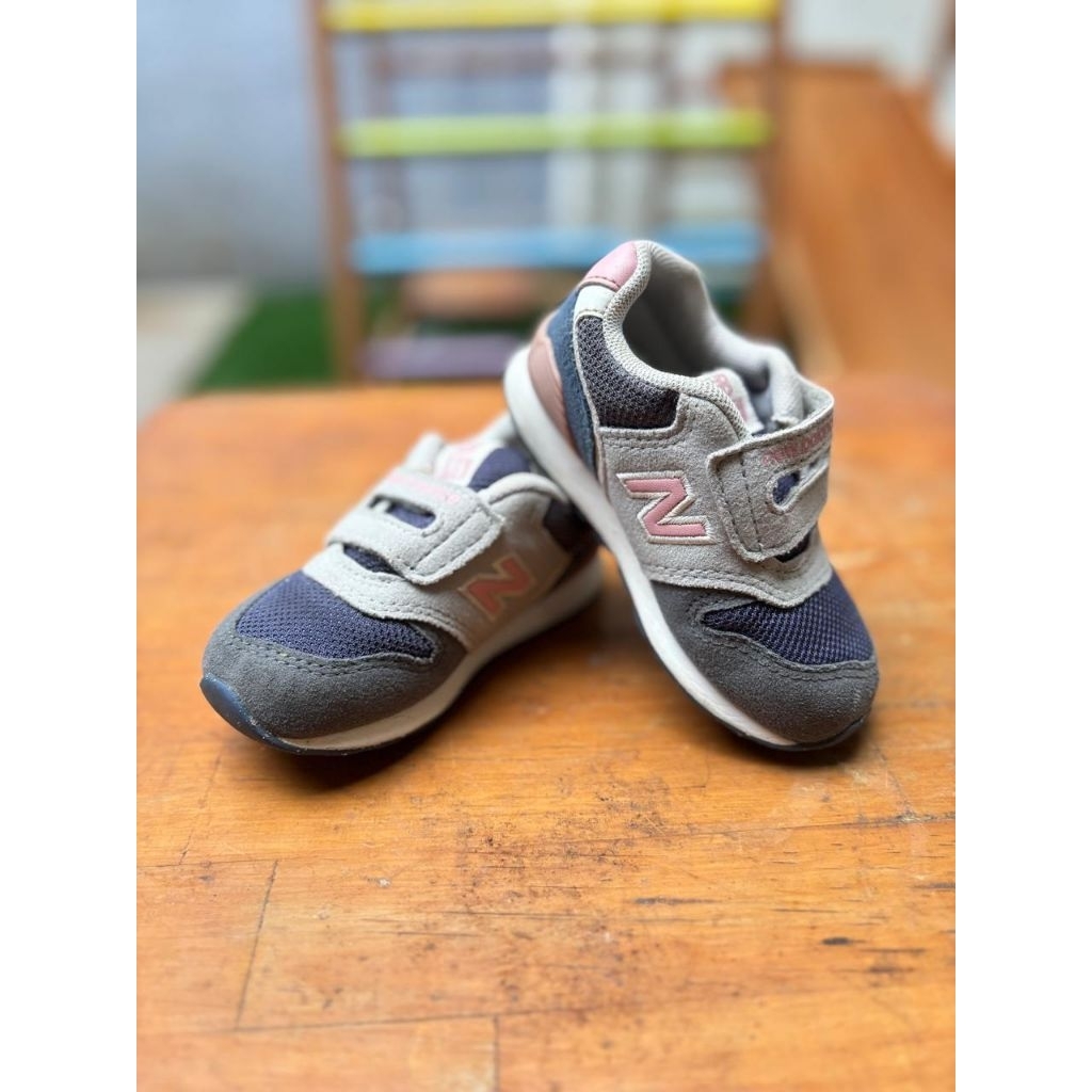 Pre-loved sepatu anak - NB 996