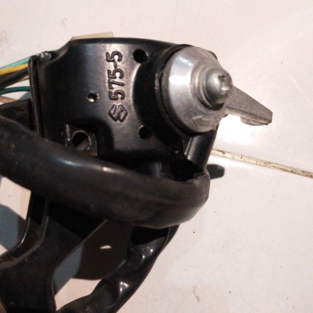 holder kiri Suzuki trs/gp100/gp125/gt185 lawasan