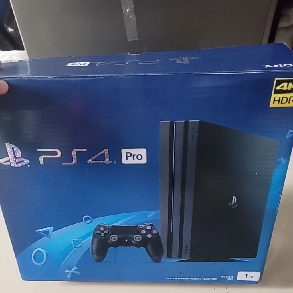 PS 4 Pro Hen