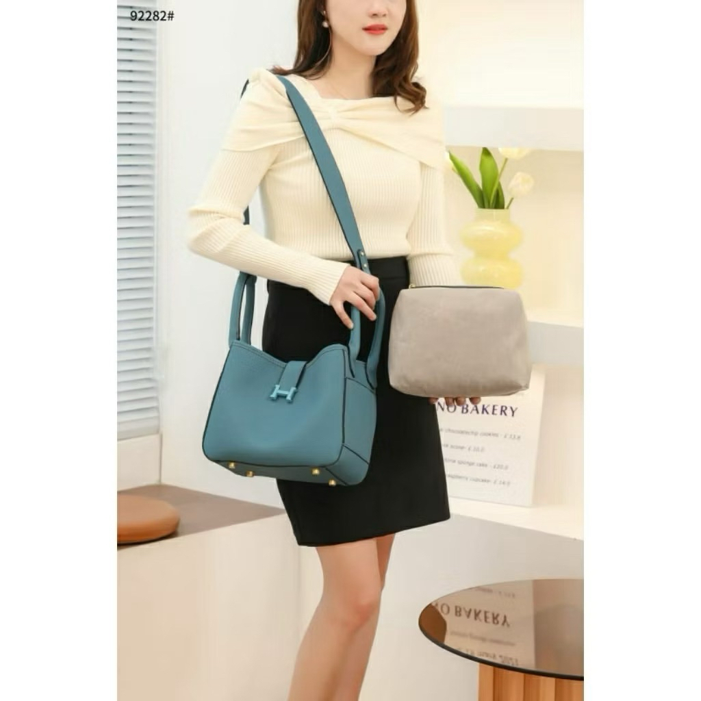 Tas sling bag wanita 9282 free box Tas wanita free pouch