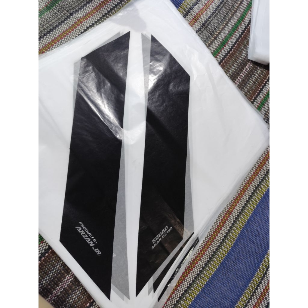 kertas layangan seot. ( kertas minyak)