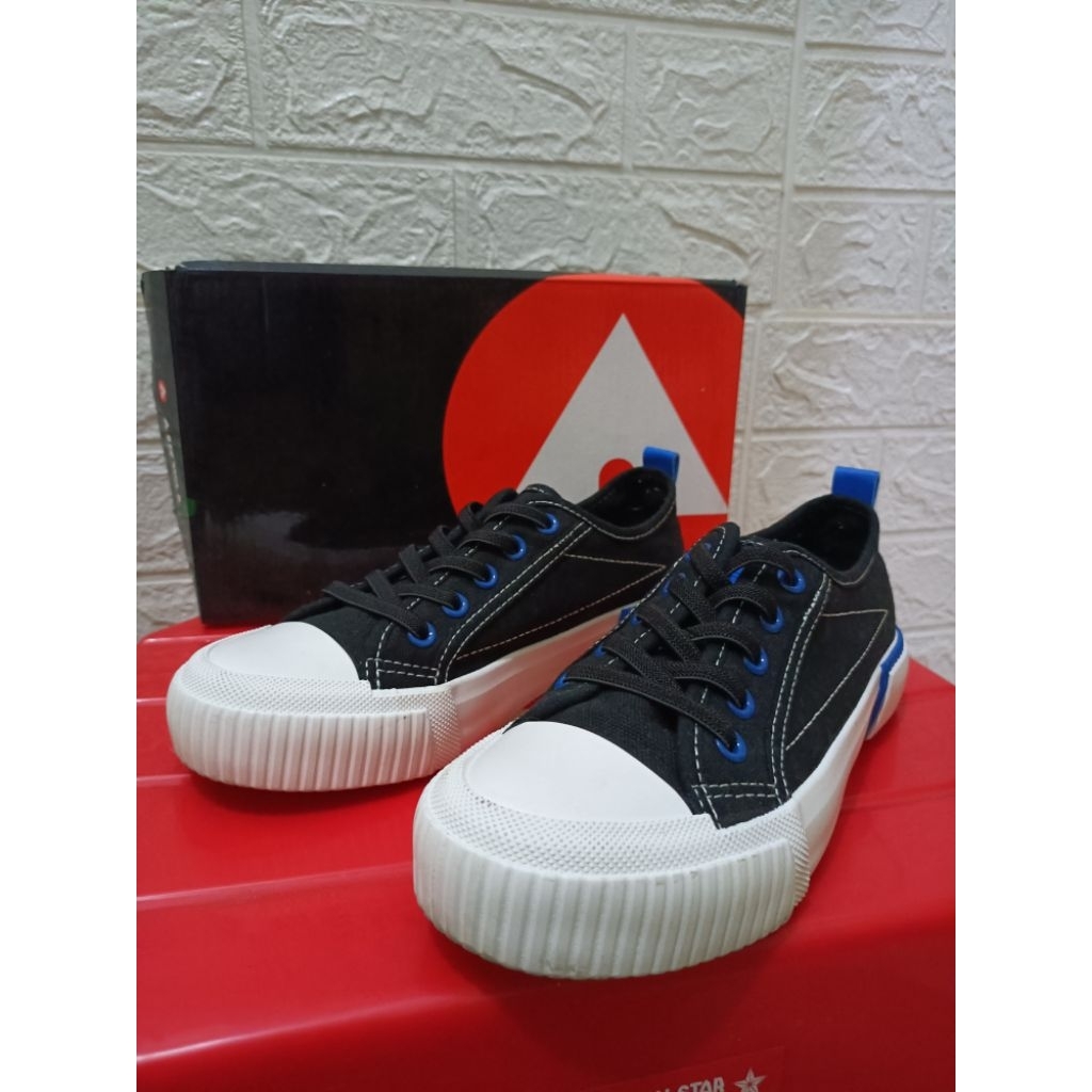 Dijual sepatu anak merk Airwalk Akon Jr.Like New.