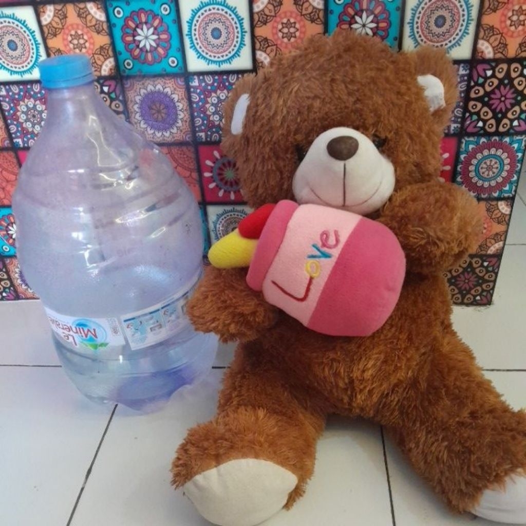 boneka beruang besar