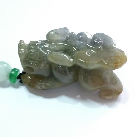 4028 Pixiu giok jadeite feicui asli. Pixiu ruyi jadeite fulushou asli. Liontin pixiu +serti