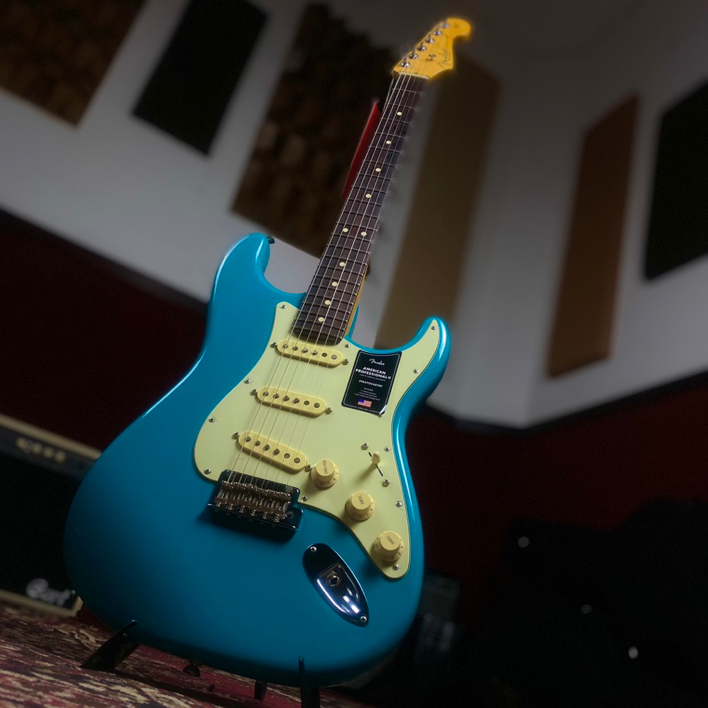 GITAR ELEKTRIK FENDER AMERICAN PROFESSIONAL II STRATOCASTER