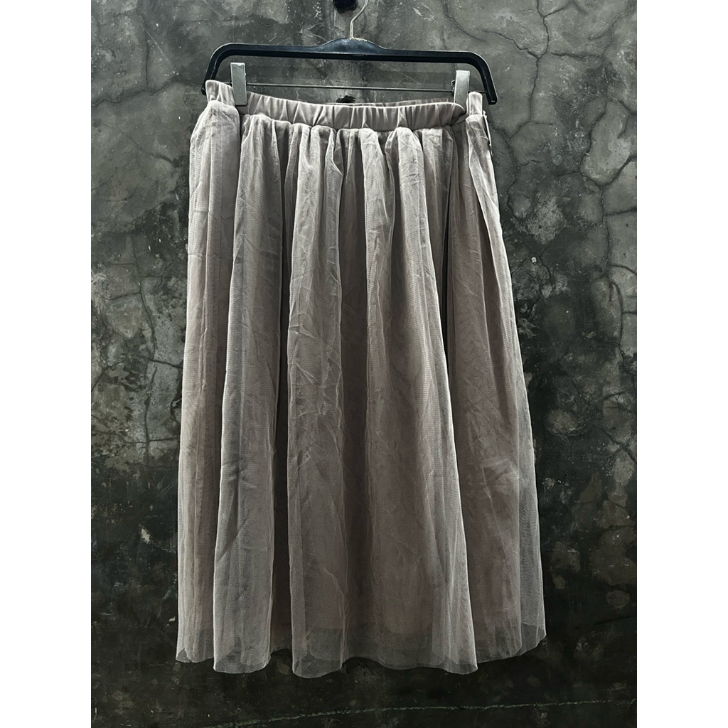 PRELOVED ROK WITH TAG EARTH MUSIC TUTU