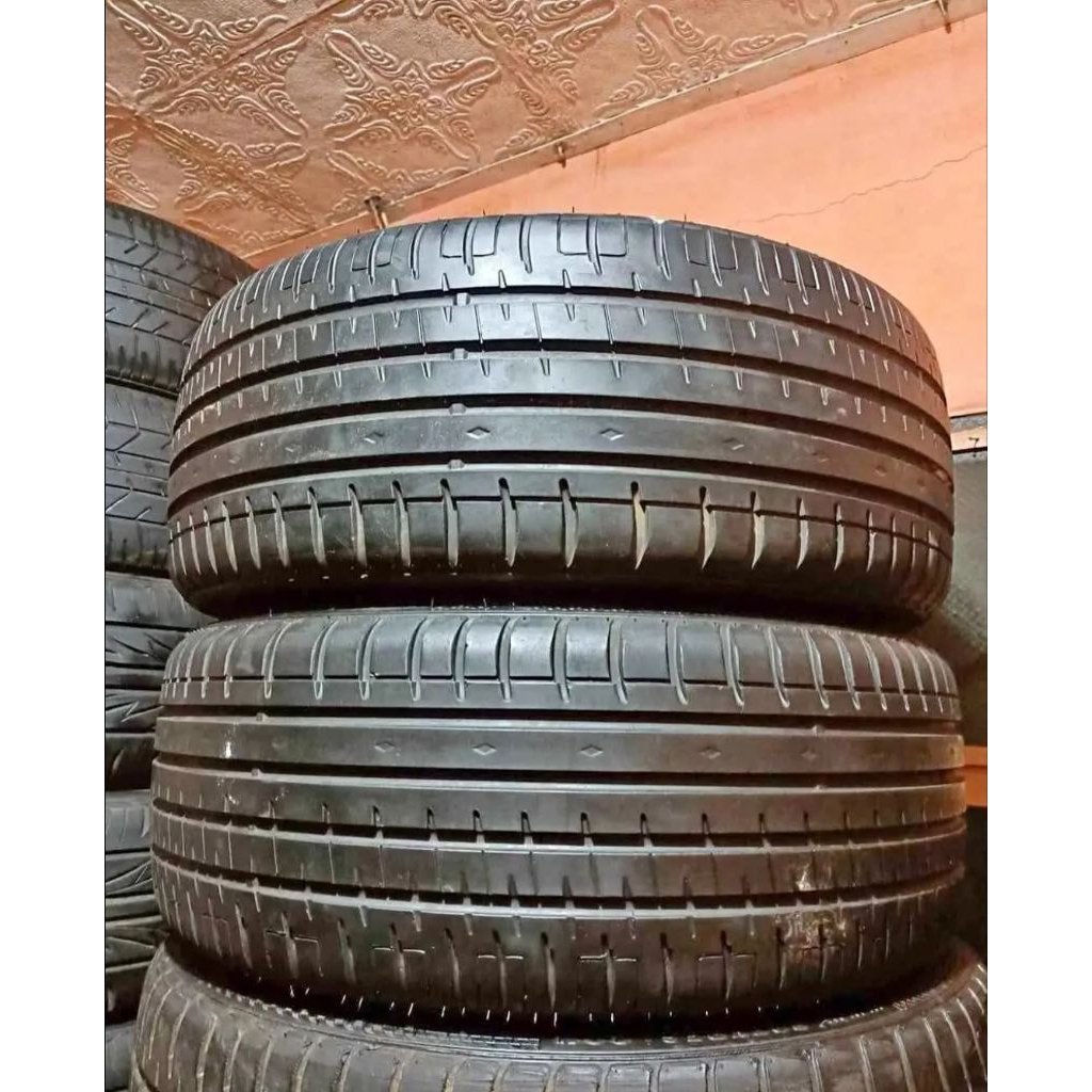 Ban mob R18 second Ukuran 235/50/18 copotan