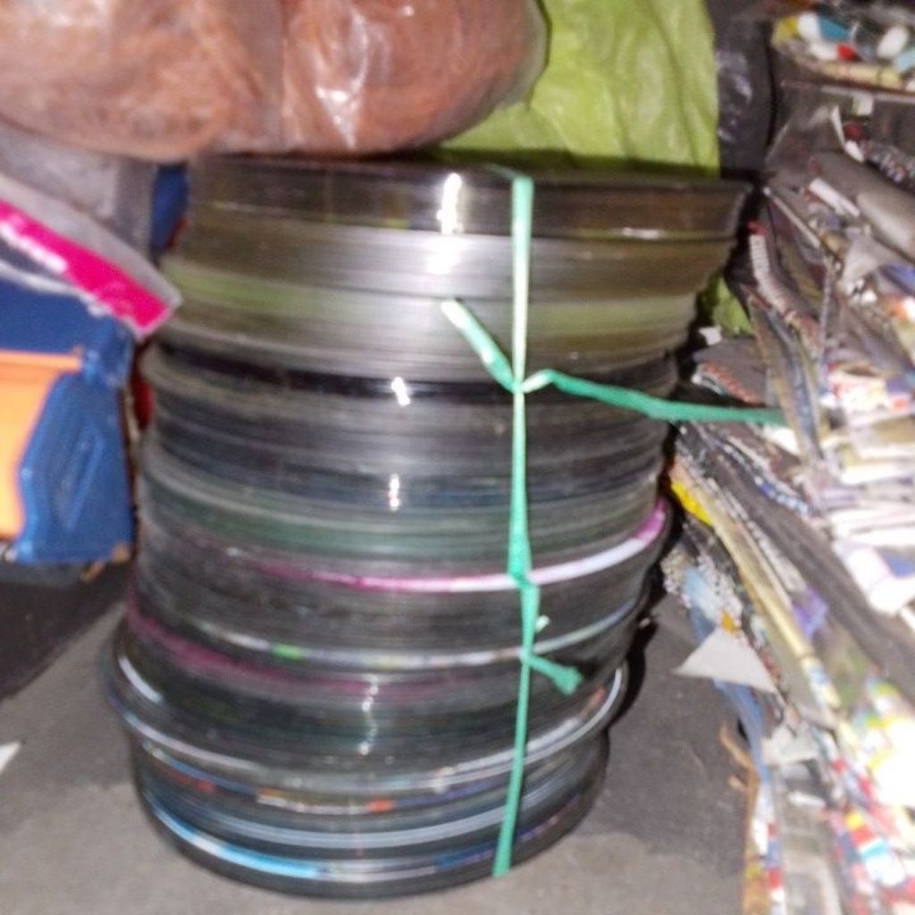 DVD / CD PS2 kondisi rusak utk kerajinan promo murah