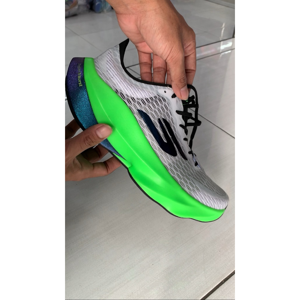 sepatu bola dan sepatu lari Skechers original 100%