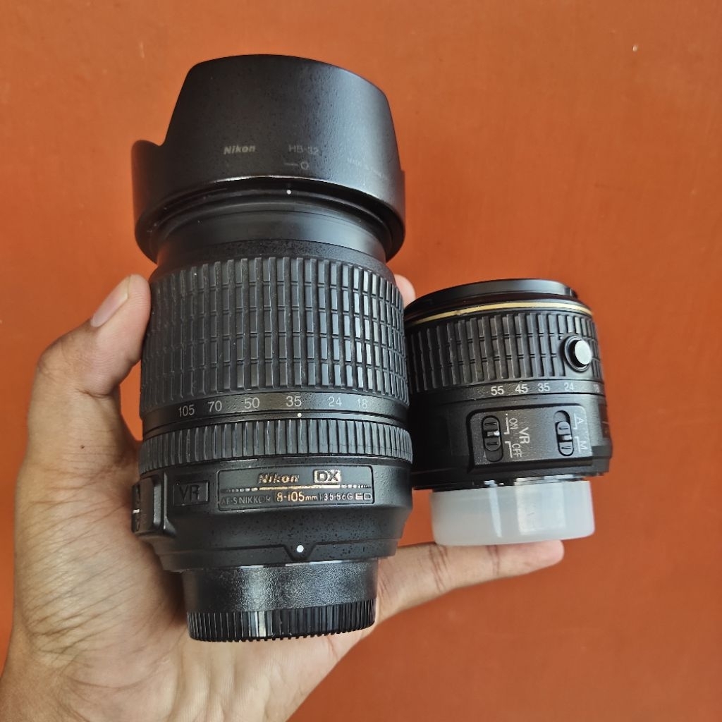Lensa Kit NIKON  18-55  VR II  dan Lensa Kit Sapujagat 18-105 VR •   Keduanya Autofokus nya Mati ( T